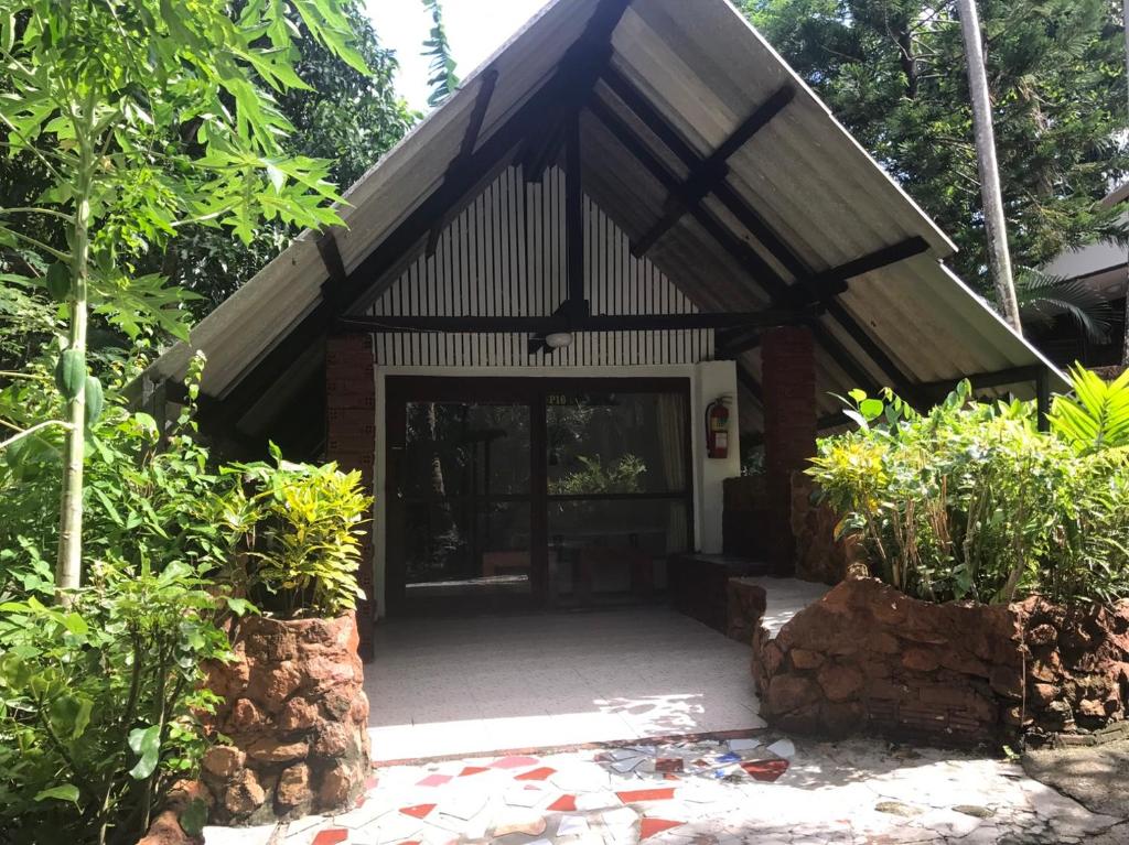 Номер (Стандартное бунгало с вентилятором), Pine Bungalow Krabi