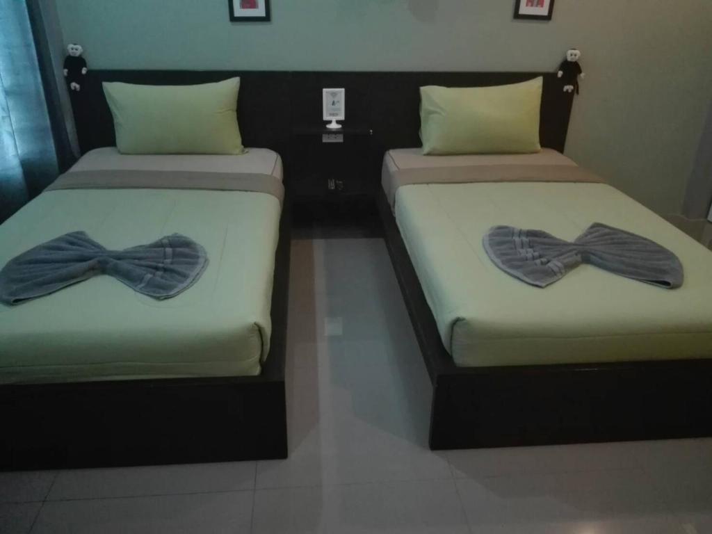Двухместный (Двухместный номер с 2 отдельными кроватями и собственной ванной комнатой) гостевого дома White Monkey Guesthouse, Пхетчабури