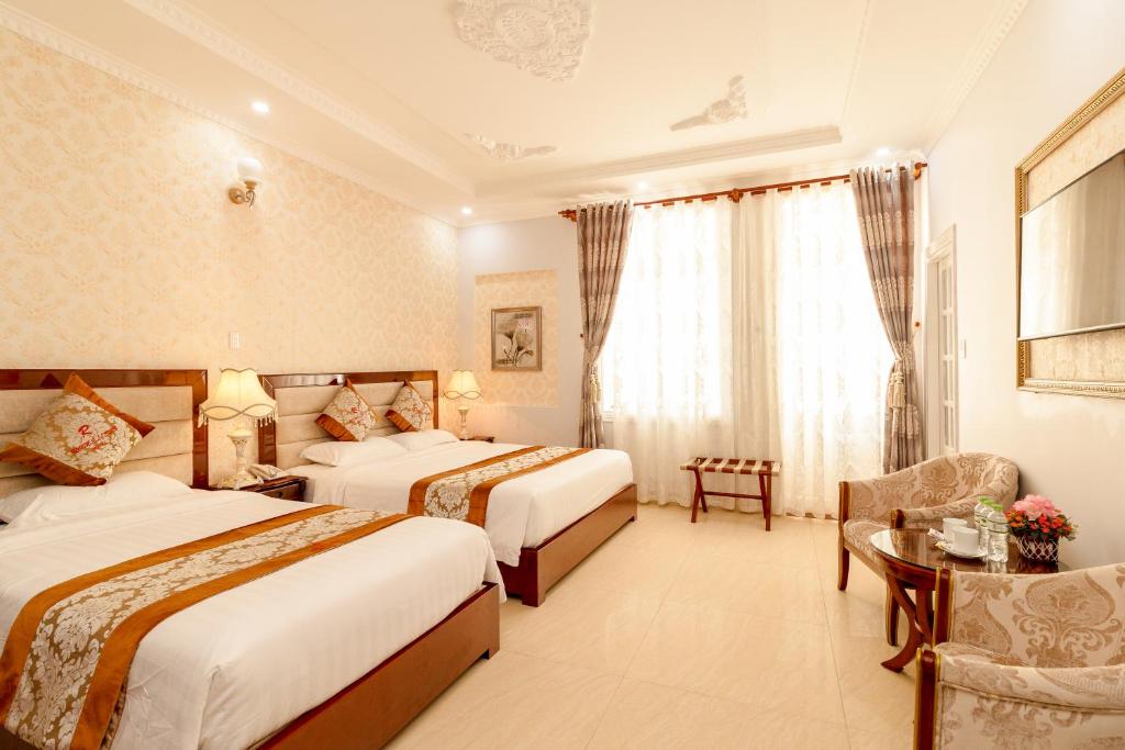 Трехместный (Трехместный номер Делюкс) отеля Romeliess Hotel, Вунгтау