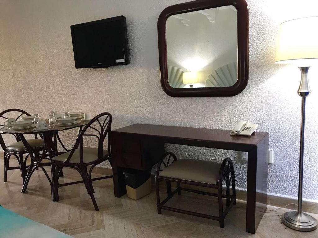 Апартаменты (Улучшенный люкс) отеля Ixtapa Palace, Икстапа