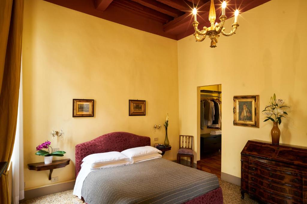 Двухместный (Номер Делюкс с кроватью размера «king-size») отеля Campiello Zen B&B, Венеция