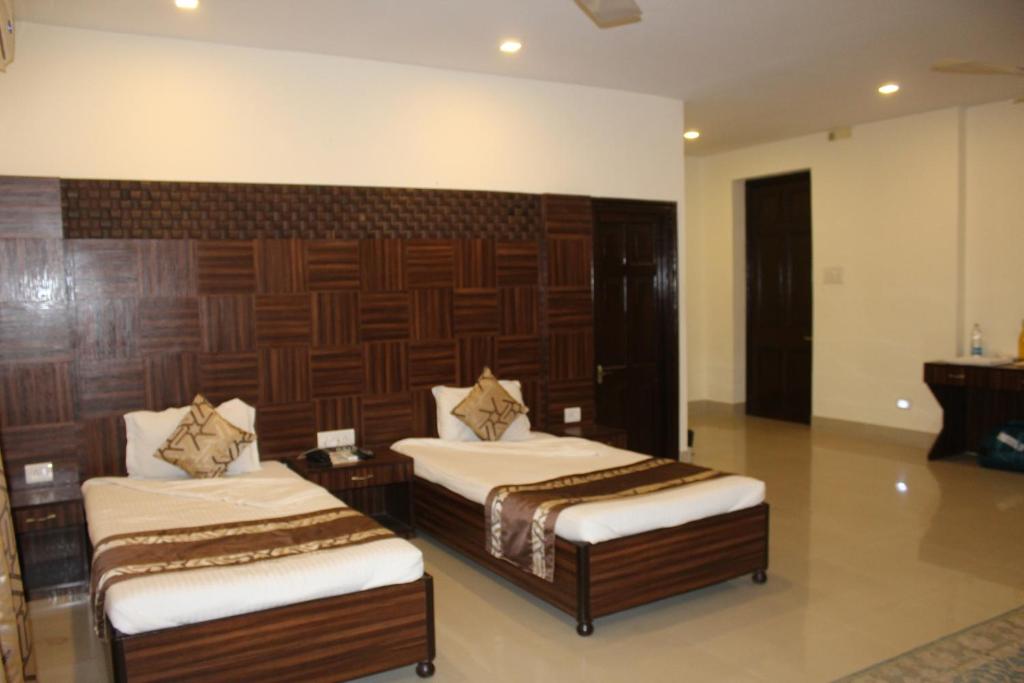 Двухместный (Большой двухместный номер с 1 кроватью) гостевого дома Chowdhury's Guest House, Калькутта