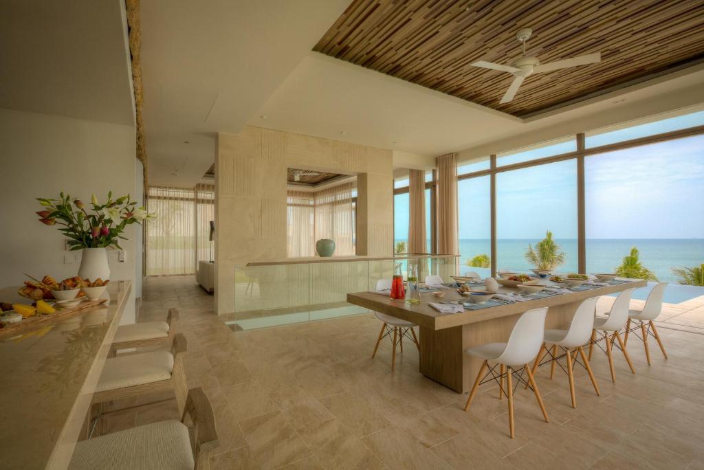 Вилла (Роскошная вилла рядом с пляжем), Mia Resort Nha Trang