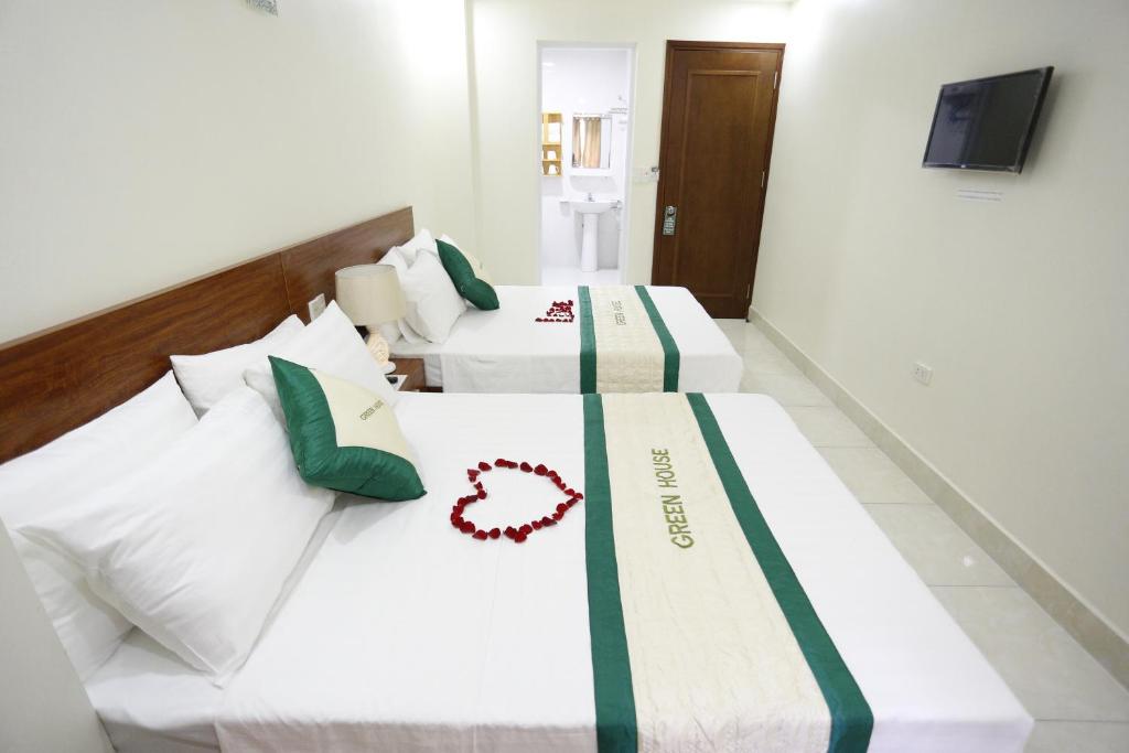 Двухместный (Двухместный номер с 2 отдельными кроватями и окном) отеля Ha Noi Hotel, Катба