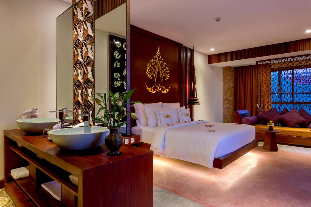 Сьюит (Courtyard Suite with Bathtub, Private Balcony Pool View- Free Round trip airport transfers), Golden Temple Boutique