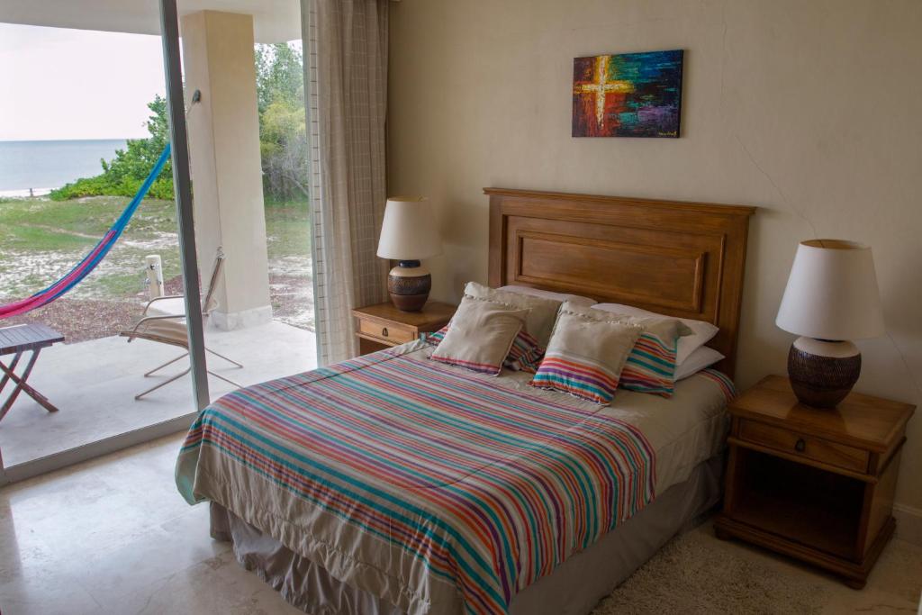 Двухместный (Стандартный двухместный номер с 1 кроватью или 2 отдельными кроватями, вид на море) отеля Puerta del Mar Cozumel, Банко-Плайя
