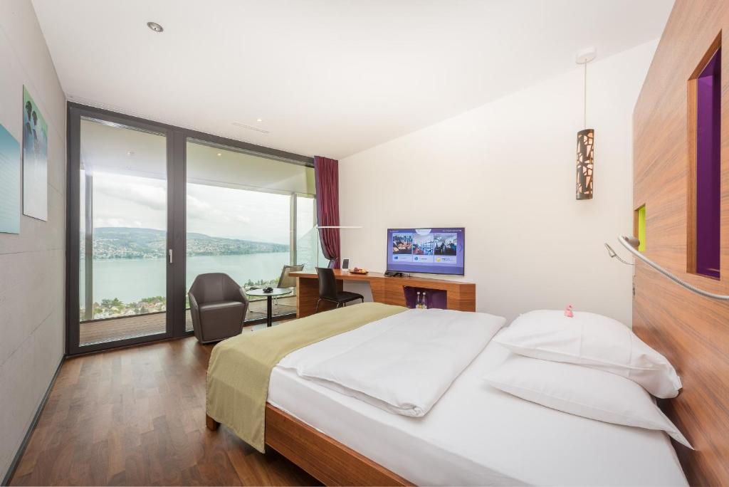 Двухместный (Клубный номер «Панорама» с видом на озеро) отеля Belvoir Swiss Quality Hotel, Рюшликон
