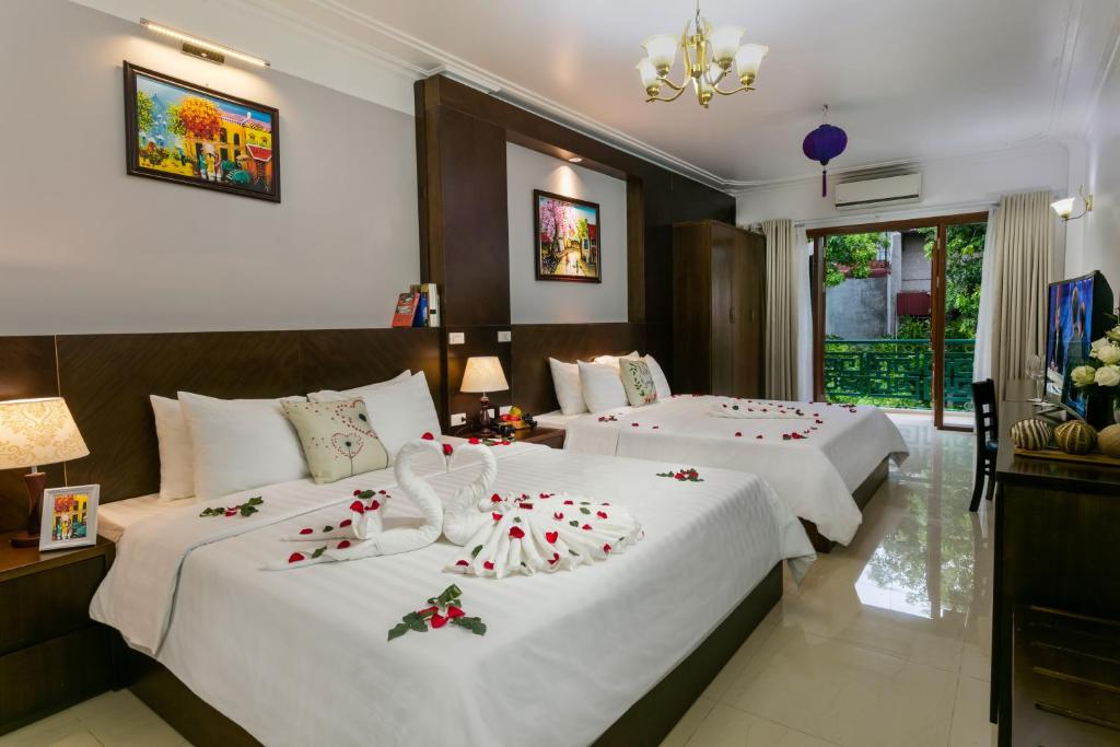 Семейный (Семейный номер с балконом) отеля Hanoi Stella Hotel, Ханой