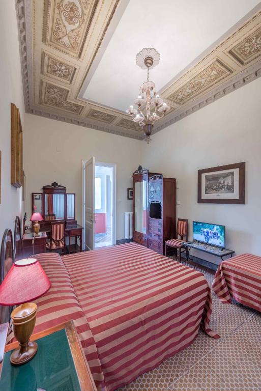 Трехместный (Трехместный номер с собственной ванной комнатой) отеля Palazzo Benso, Палермо