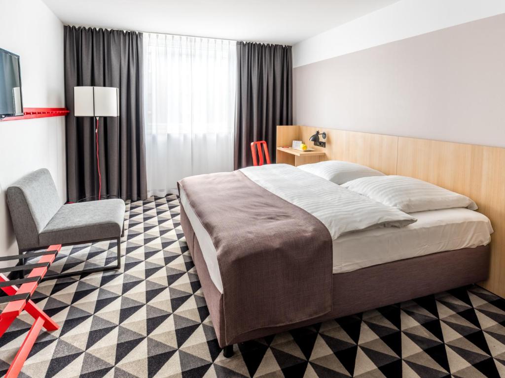 Двухместный (Улучшенный двухместный номер с 1 кроватью) отеля AZIMUT Hotel Vienna, Вена