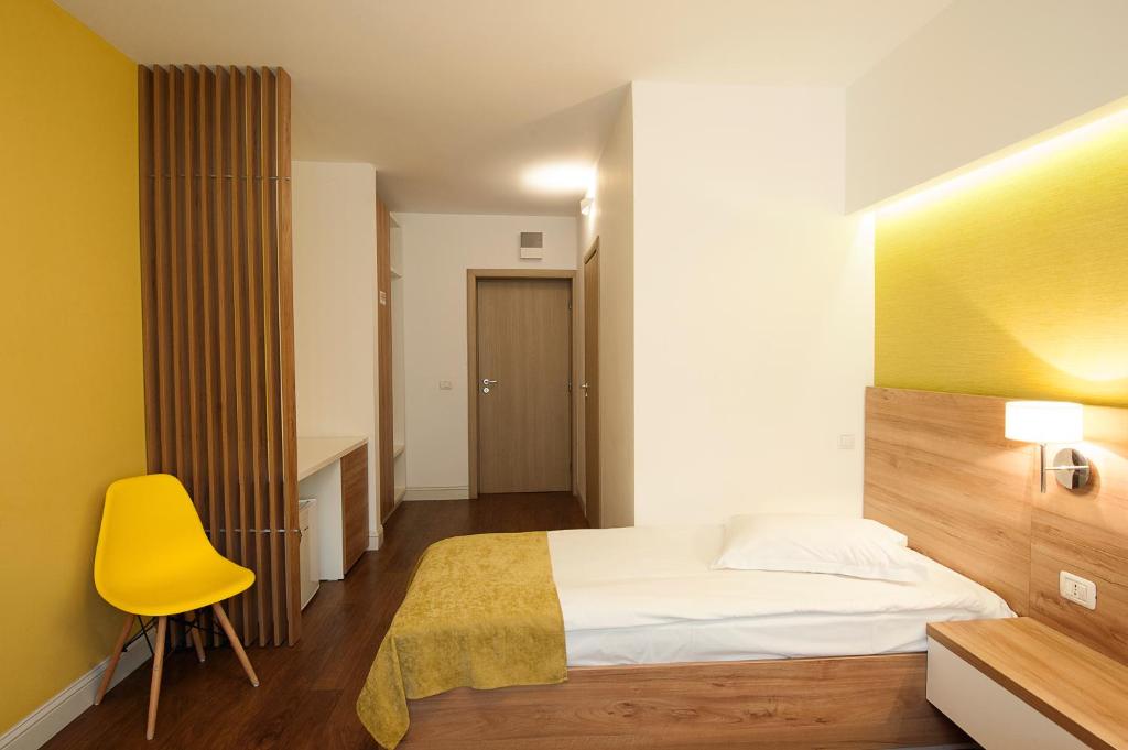 Двухместный (Улучшенный двухместный номер с 1 кроватью или 2 отдельными кроватями) отеля Hotel Ceramica, Яссы