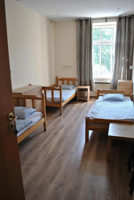 Трехместный (Трехместный номер с общей ванной комнатой) хостела Hostel Katowice Centrum, Катовице