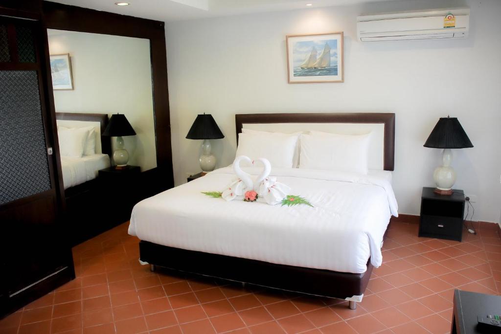 Двухместный (Улучшенный двухместный номер с 1 кроватью или 2 отдельными кроватями) курортного отеля Royal Lee Resort and Spa, Пхукет