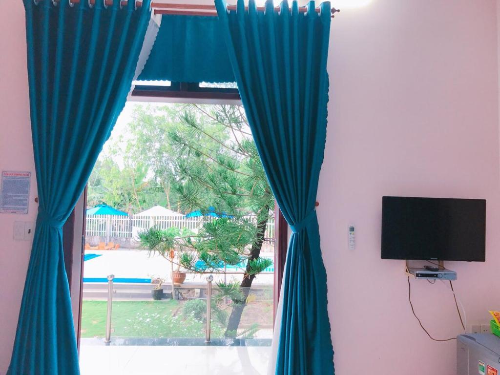 Двухместный (Номер с кроватью размера «queen-size» и видом на бассейн) мотеля Sapphire Motel, Вунгтау