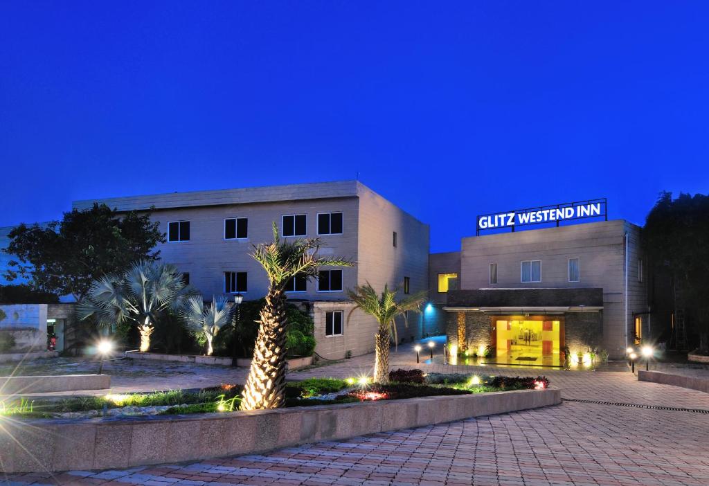 Отель Glitz Westend Inn, New Delhi, Нью-Дели