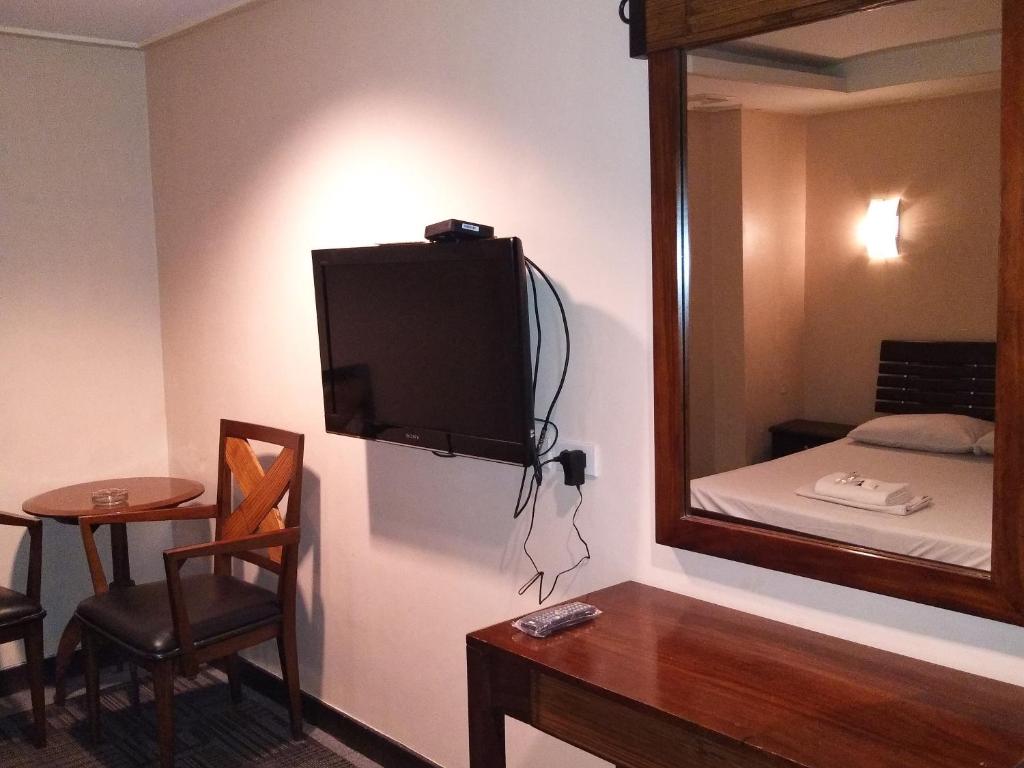 Двухместный (Двухместный номер с 1 кроватью) отеля Eustacia Suites, Манила