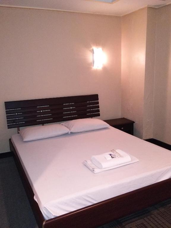 Двухместный (Номер Делюкс с кроватью размера «queen-size») отеля Eustacia Suites, Манила