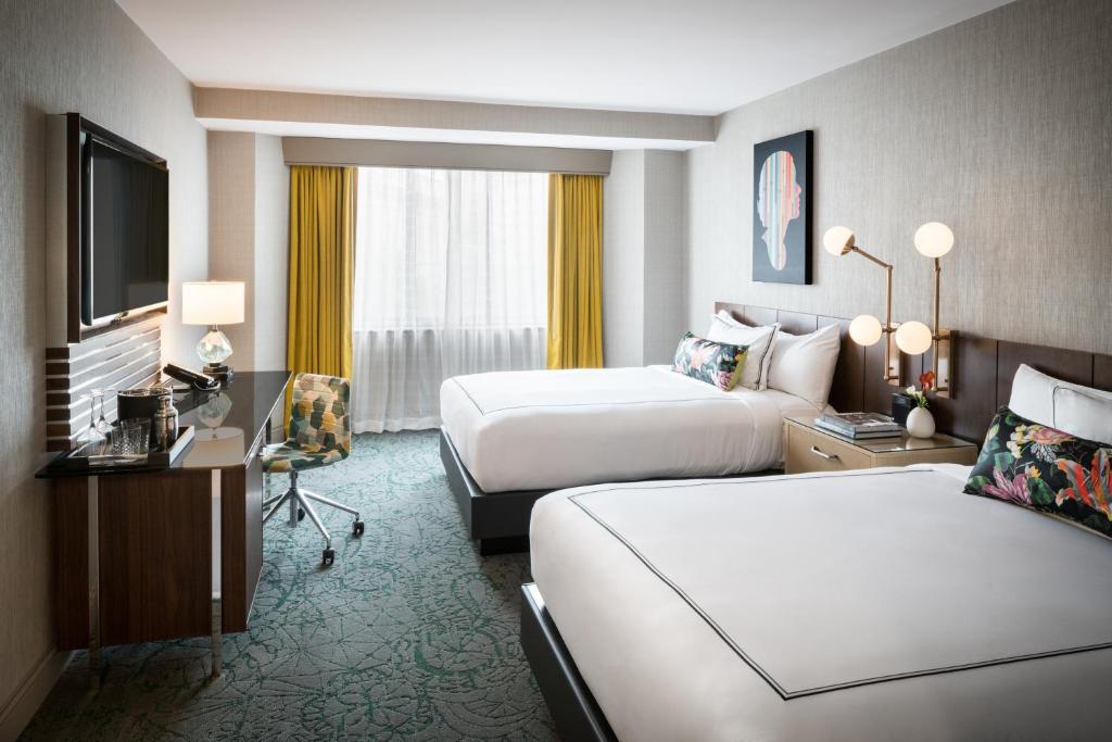 Четырехместный (Номер с 2 кроватями размера «queen-size» - подходит для гостей с нарушением слуха) отеля The Darcy Hotel, Washington DC, Вашингтон