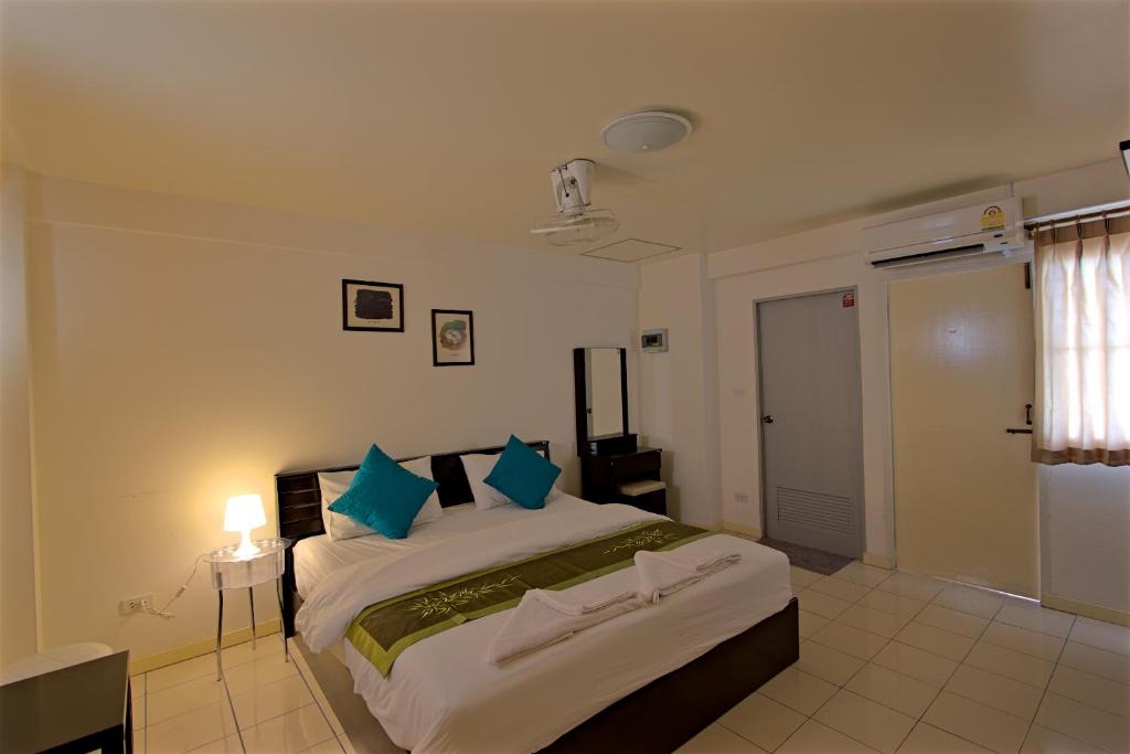 Двухместный (Стандартный двухместный номер с 1 кроватью) апарт-отеля Charn Residence, Чонбури
