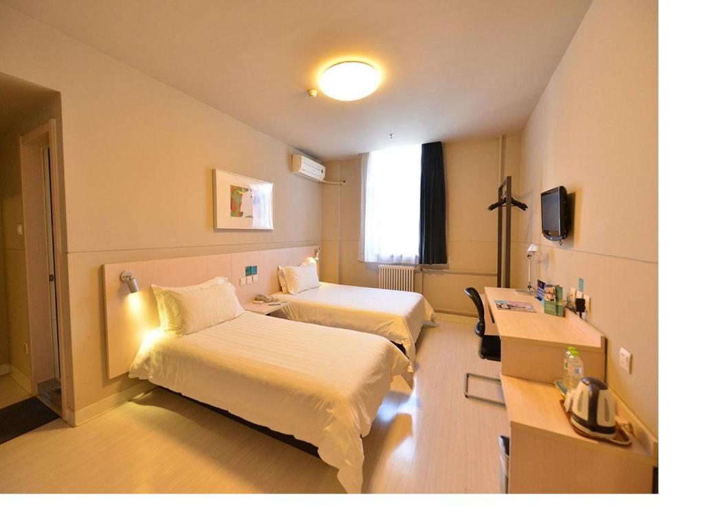 Двухместный (Стандартный двухместный номер А с 2 отдельными кроватями) отеля Jinjiang Inn Beijing Xisi, Пекин