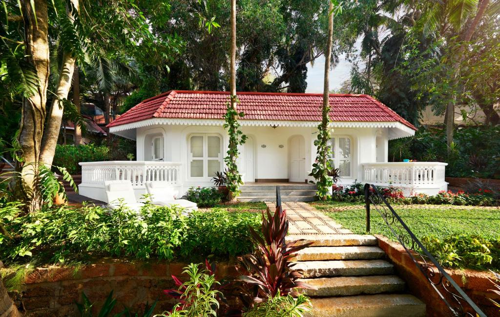 Двухместный (Коттедж Aguada с видом на сад - 2 отдельные кровати) курортного отеля Taj Fort Aguada Resort & Spa, Goa, Кандолим