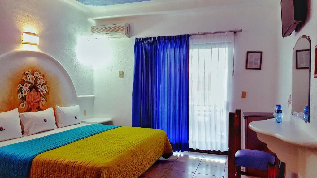 Двухместный (King Room with Sea View- Beach Club) отеля Hotel La Alondra, Барра-де-Навидад