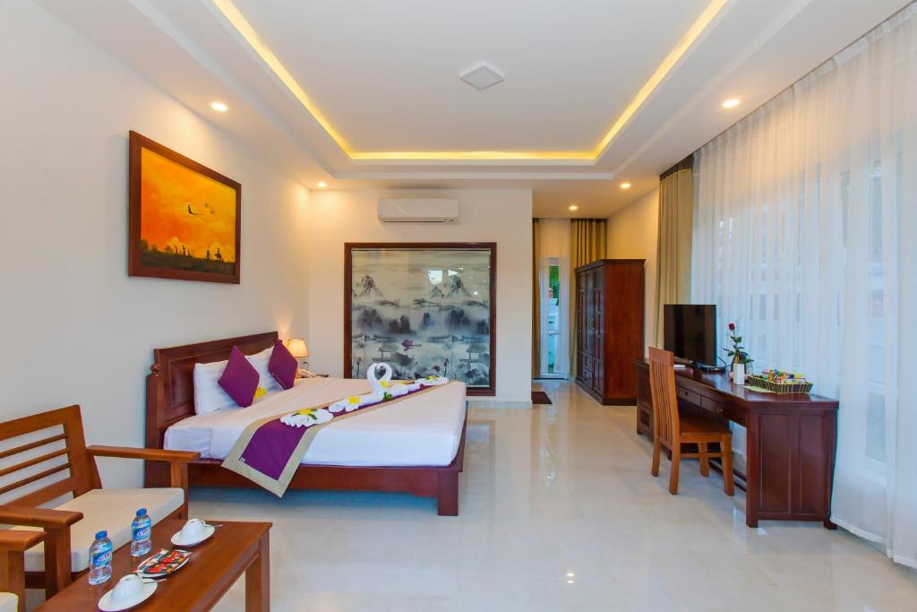 Двухместный (Улучшенный двухместный номер с 1 кроватью) виллы Hoi An Palmy Villa, Хойан