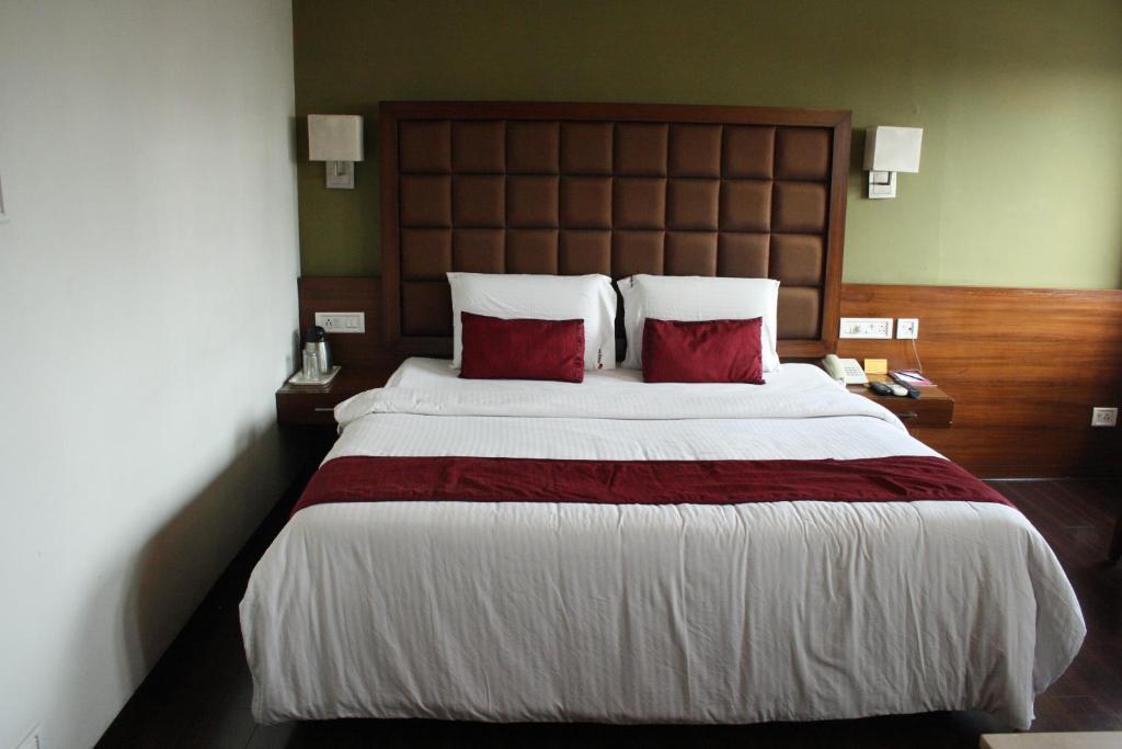 Двухместный (Номер с видом на озеро) отеля Hotel Stay Inn, Хайдарабад