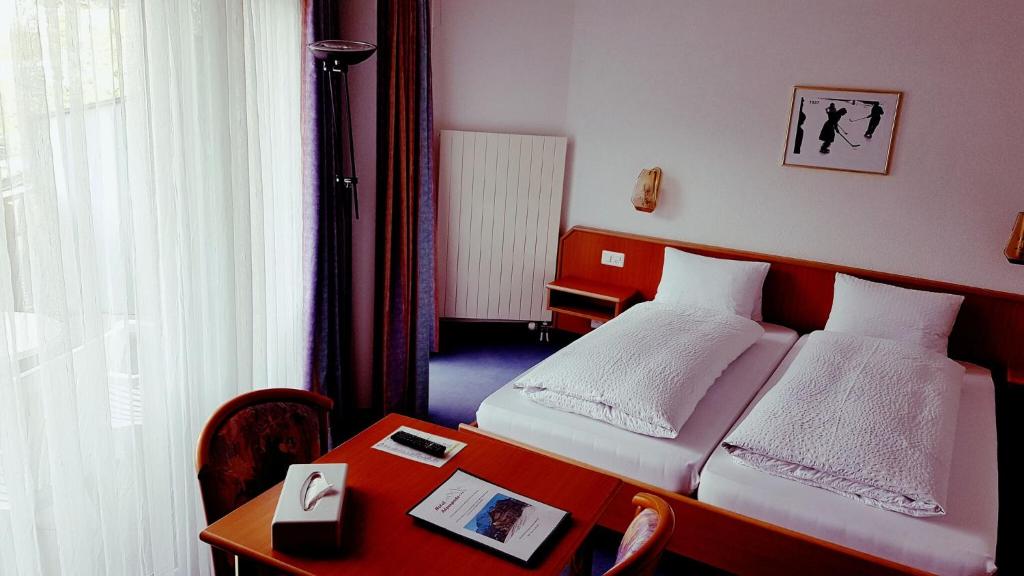 Двухместный (Стандартный двухместный номер с 1 кроватью) отеля Hotel Alpenperle, Саас-Фе