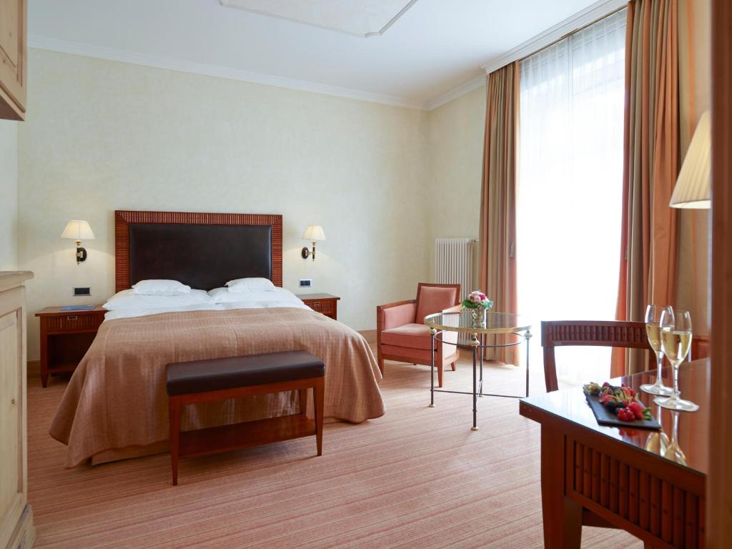 Двухместный (Стандартный классический двухместный номер с 1 кроватью) отеля Grand Hotel Kronenhof, Санкт-Мориц