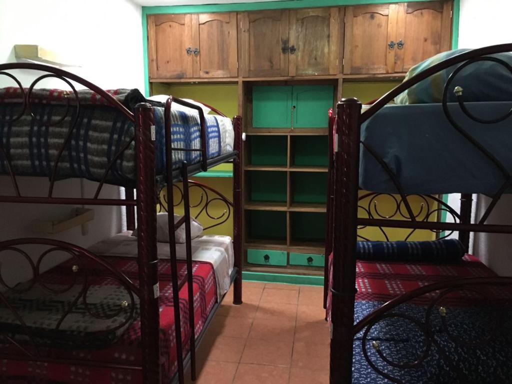 Номер (Кровать в общем 4-местном номере для мужчин и женщин) хостела Hostal La Isla, Сан-Кристобаль-де-лас-Касас