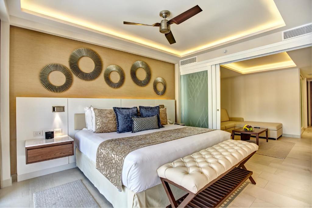 Семейный (Роскошный семейный люкс с видом на океан) курортного отеля Royalton Riviera Cancun Resort & Spa - All Inclusive, Пуэрто-Морелос