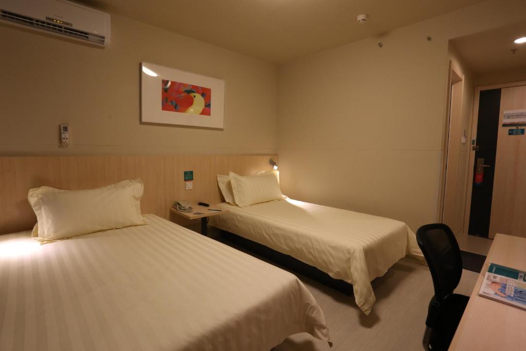 Двухместный (Стандартный двухместный номер А с 2 отдельными кроватями) отеля Jinjiang Inn Beijing Shangdi Technology Park, Пекин