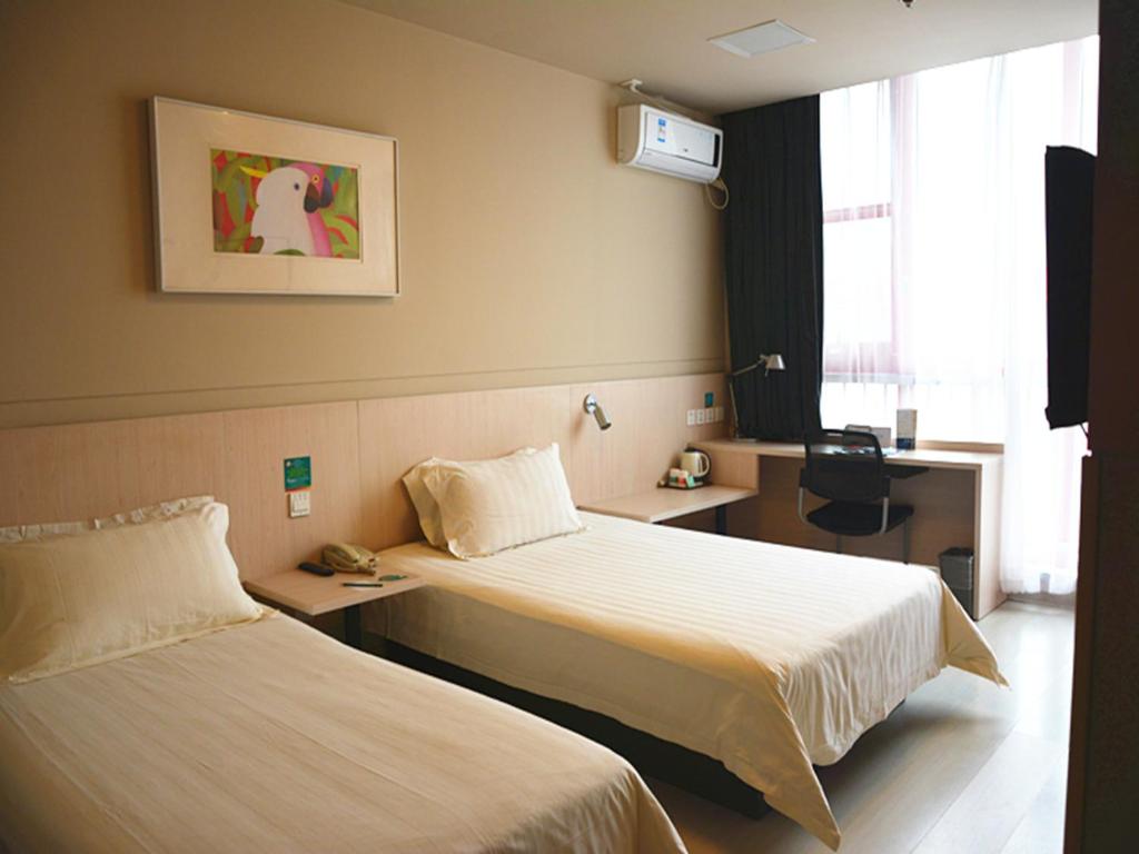 Двухместный (Стандартный двухместный номер В с 2 отдельными кроватями) отеля Jinjiang Inn Wanfeng Road Beijing, Пекин