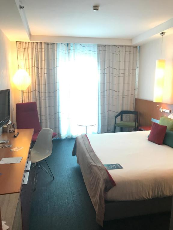 Двухместный (Стандартный номер с 1 двуспальной кроватью) отеля Novotel Roma Eur, Рим