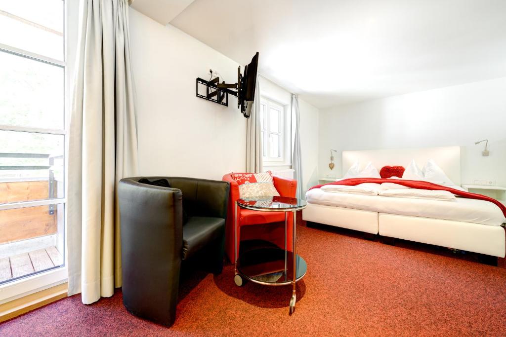 Двухместный (Стандартный двухместный номер с 1 кроватью и балконом) отеля Hotel Lün, Бранд