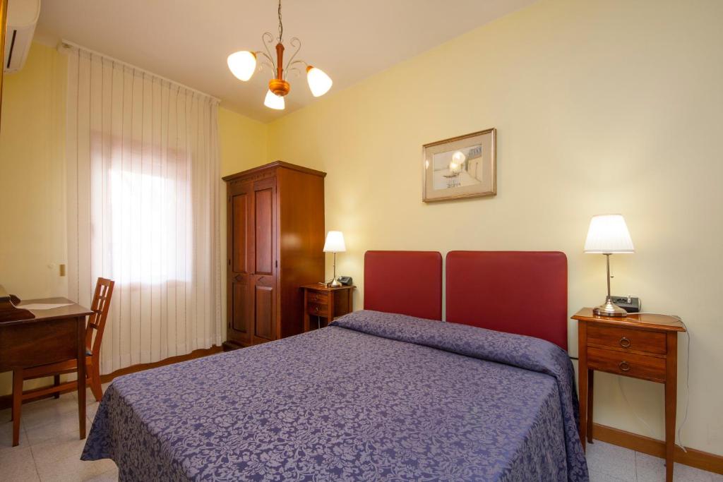 Двухместный (Двухместный номер с 1 кроватью и собственной ванной комнатой) отеля Hotel dalla Mora, Венеция