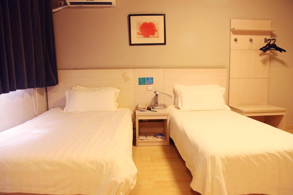 Двухместный (Стандартный двухместный номер А с 2 отдельными кроватями) отеля Jinjiang Inn - Beijing Houhai, Пекин