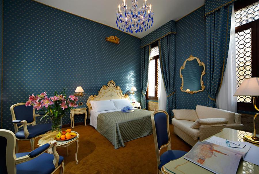 Трехместный (Трехместный номер) отеля Hotel Torino, Венеция