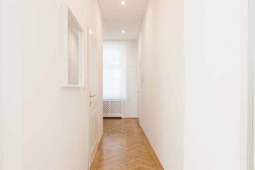 Апартаменты (One-Bedroom Apartment Classic 13), Vienna-flats 13