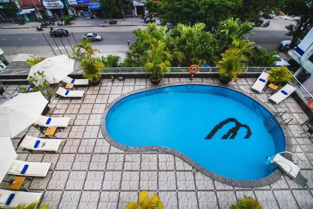 Двухместный (Люкс с видом на реку) отеля Mondial Hotel Hue, Хюэ
