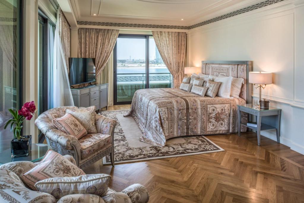 Апартаменты (Резиденция с 3 спальнями, вид на залив) отеля Palazzo Versace Dubai, Дубай
