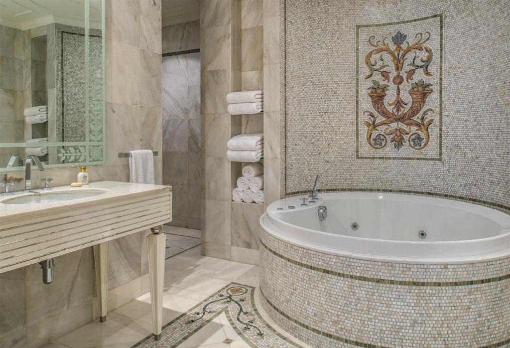 Апартаменты (Резиденция Versace с 2 спальнями и видом на город) отеля Palazzo Versace Dubai, Дубай