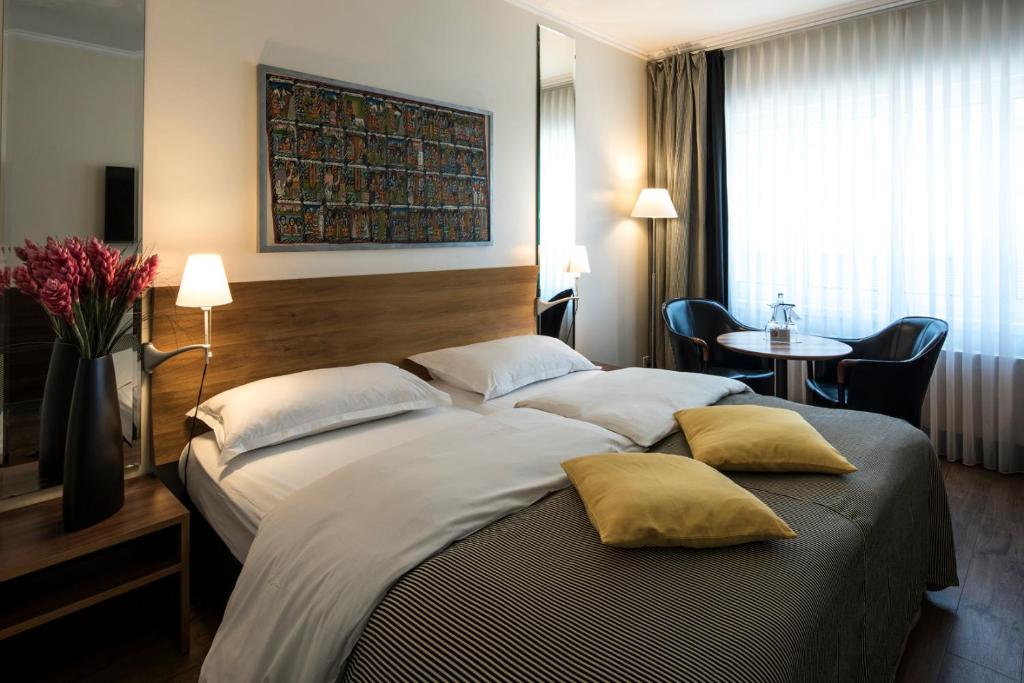 Двухместный (Двухместный номер с 1 кроватью и видом на реку) отеля Central Plaza, Цюрих
