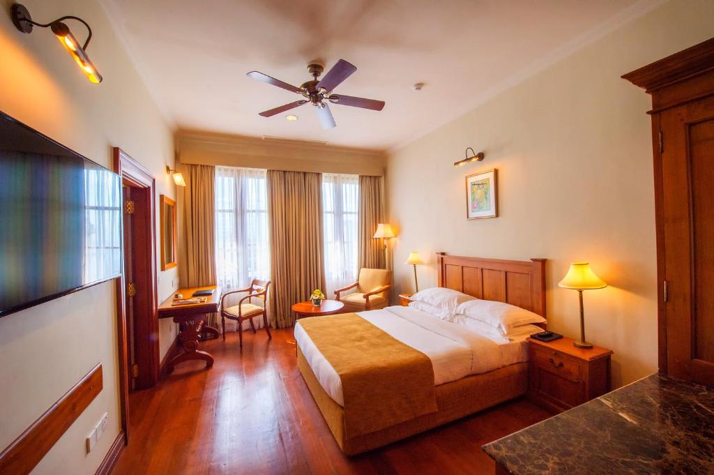 Двухместный (Двухместный полулюкс с 2 отдельными кроватями) отеля Galle Face Hotel, Коломбо