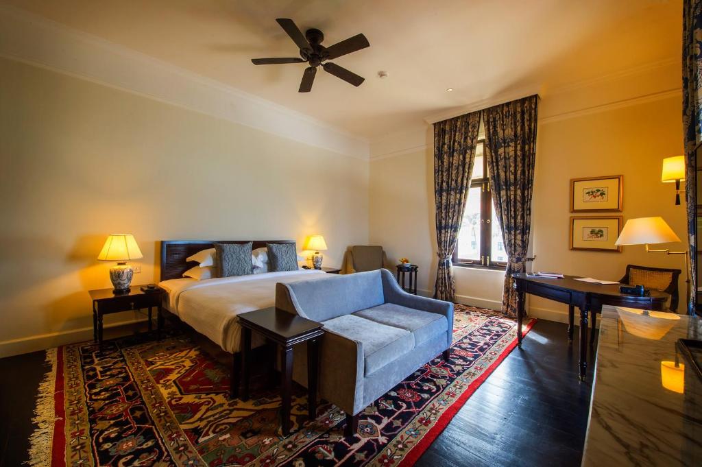 Двухместный (Номер «Премьер» с кроватью размера «king-size» и видом на океан) отеля Galle Face Hotel, Коломбо