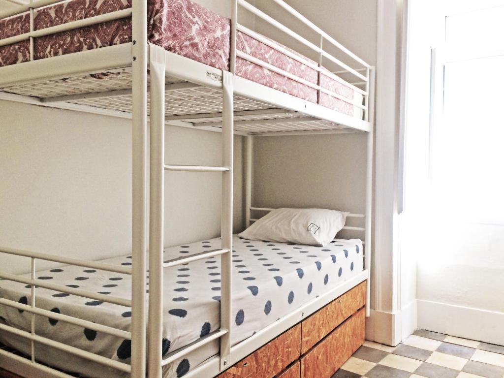 Номер (Кровать в общем 4-местном номере для мужчин и женщин) гостевого дома Friendly Hills Bairro Alto, Лиссабон