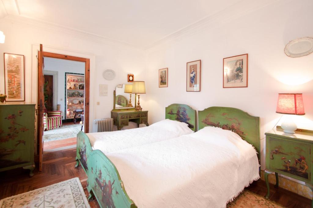 Двухместный (Улучшенный двухместный номер с 2 отдельными кроватями) гостевого дома Quinta de Sao Thiago, Синтра