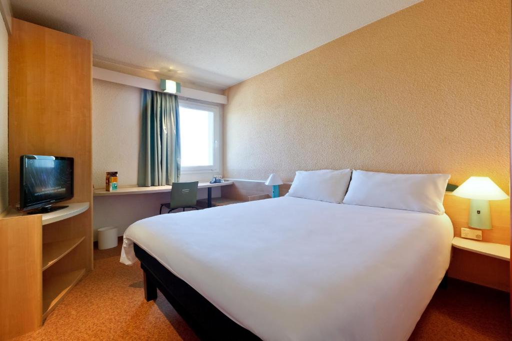 Двухместный (Стандартный двухместный номер с 1 кроватью) отеля Hotel ibis Porto Sul Europarque, Санта-Мария-да Фейра