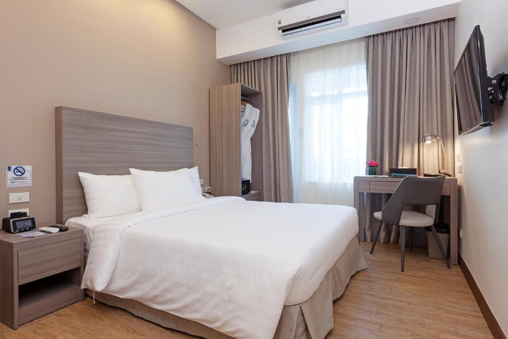 Двухместный (Номер Делюкс с кроватью размера «queen-size») отеля One Pacific Place Serviced Residences, Манила